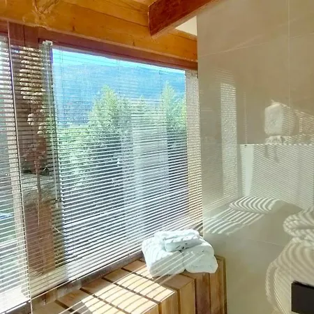 Lea Experimental Hotel *