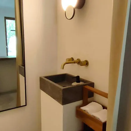 Lea Experimental Hotel *