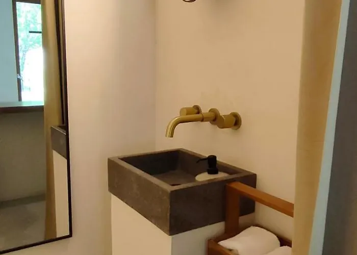 Lea Experimental Hotel *