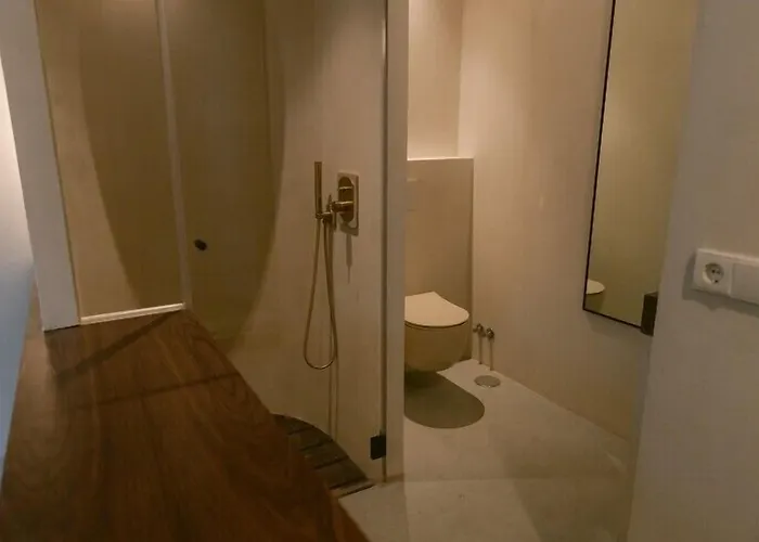 Lea Experimental Hotel *